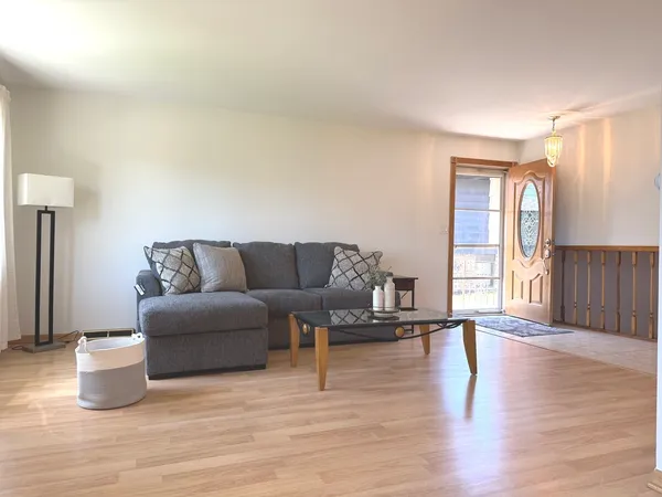 $2,950 | 6944 West 106th Place, Worth, IL 60482