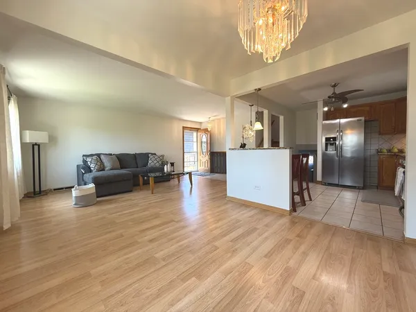 $2,950 | 6944 West 106th Place, Worth, IL 60482