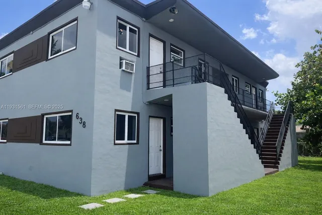 $2,200 | 638 Northeast 166th Street, Unit 4, Miami, FL 33162