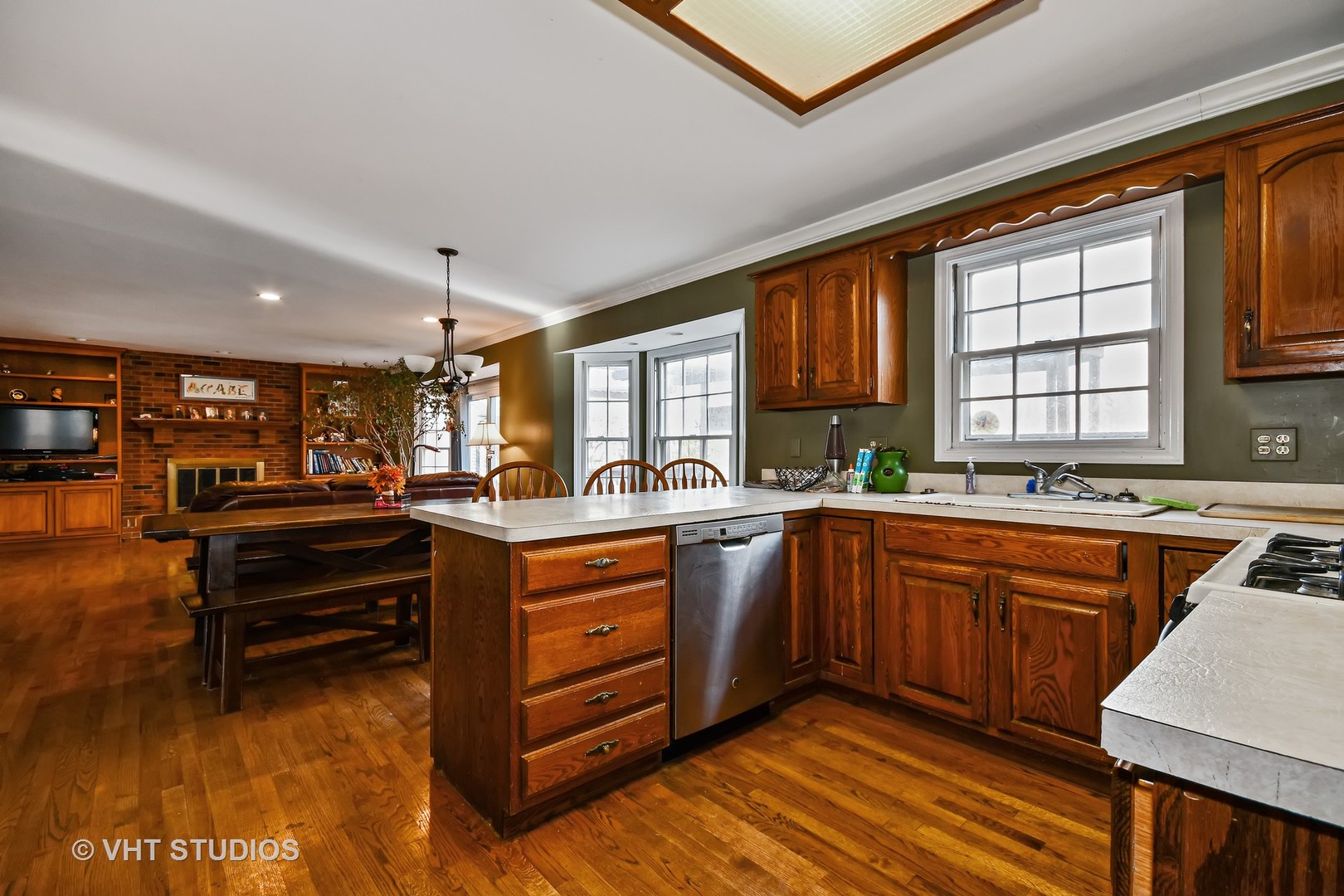 825 Biltmore Court Naperville, IL 60563 - Photo 3 of 16