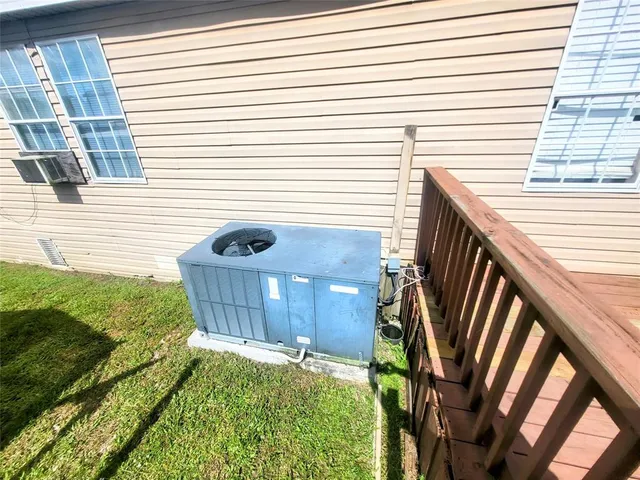 a view of back yard of the house