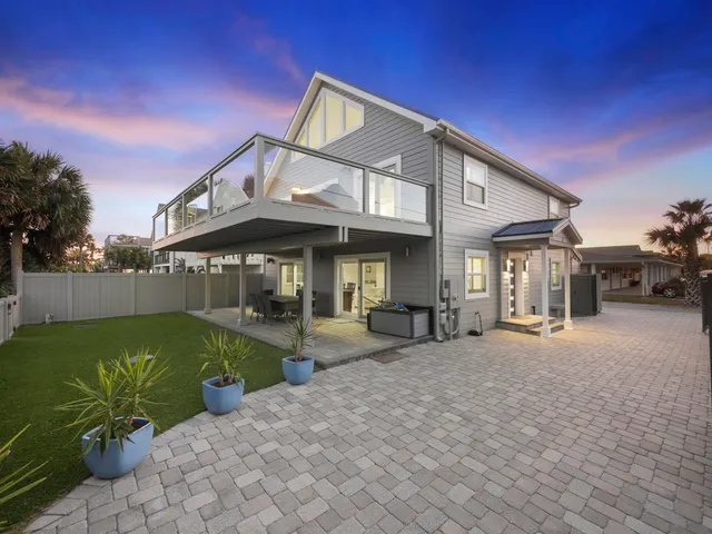a view of entrance of the house