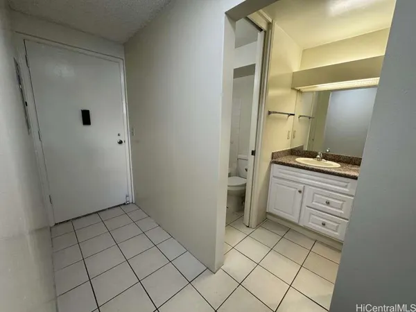 $1,700 | 1555 Pohaku Street, Unit B107, Honolulu, HI 96817