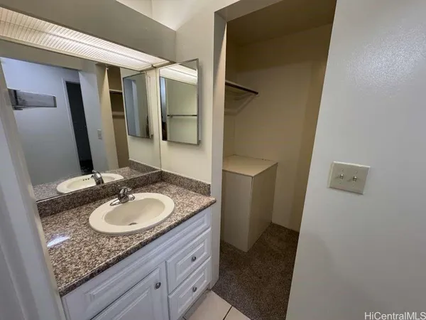 $1,700 | 1555 Pohaku Street, Unit B107, Honolulu, HI 96817