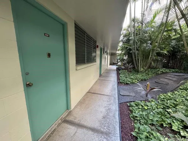 $1,700 | 1555 Pohaku Street, Unit B107, Honolulu, HI 96817