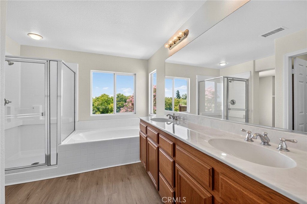 1984 Bronte Road San Jacinto, CA 92583 - Photo 19 of 30 a bathroom with a large tub sink and mirror