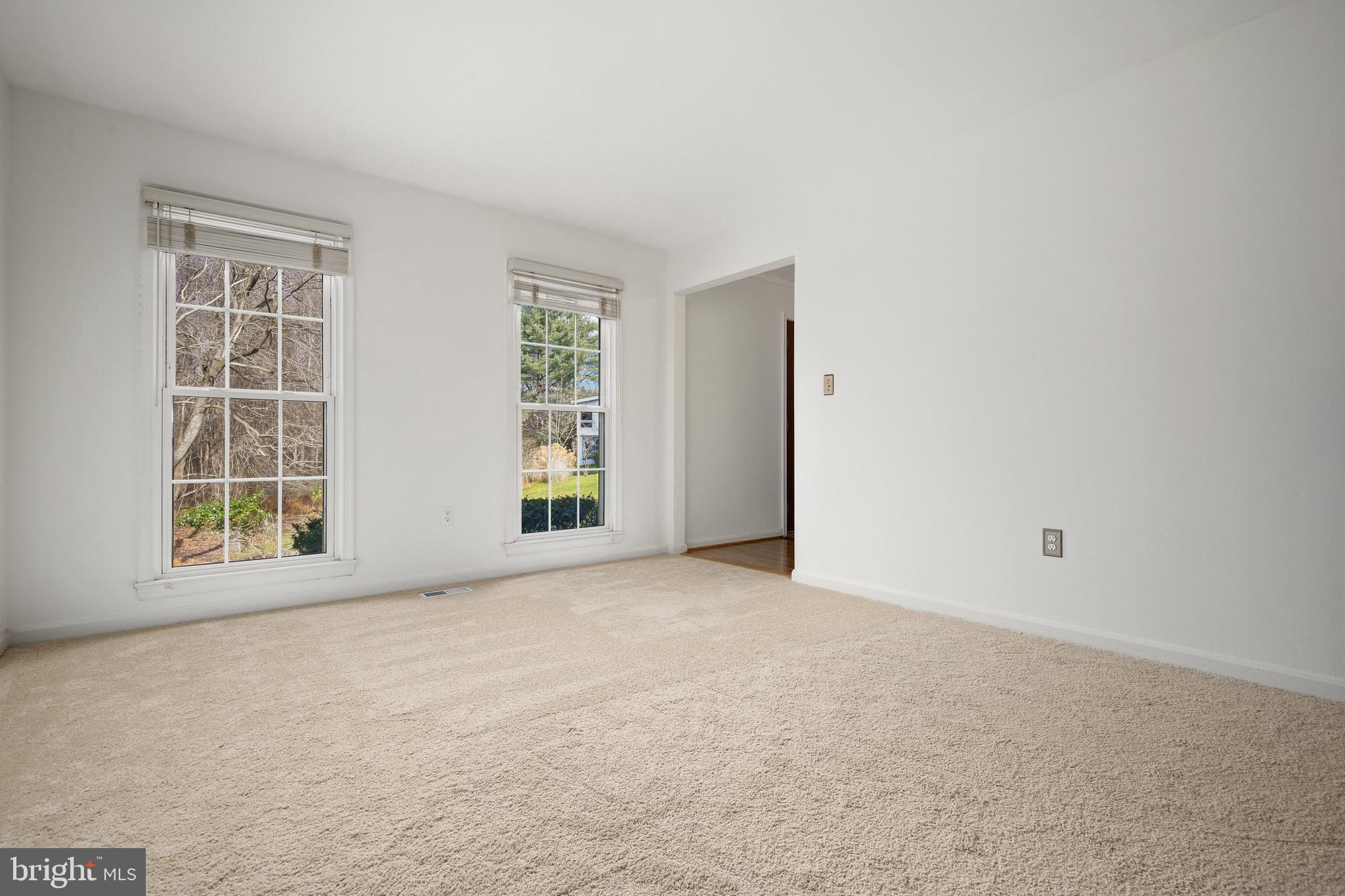 414 Maravista Court Silver Spring, MD 20905 - Photo 25 of 47 Living Room