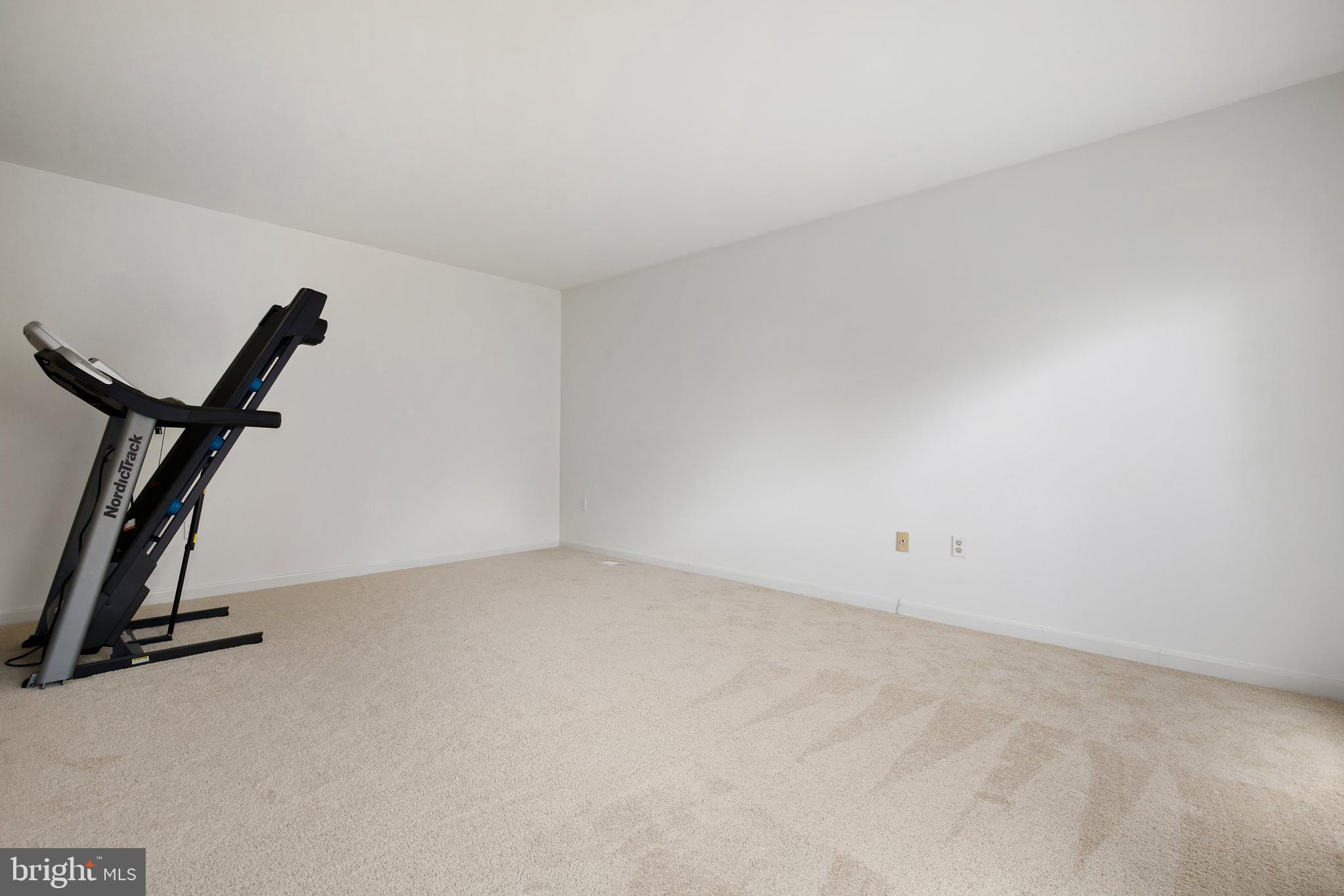414 Maravista Court Silver Spring, MD 20905 - Photo 26 of 47 Living Room