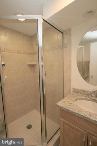 11905 Colin Road Silver Spring, MD 20906 - Photo 17 of 30 Bath #2
