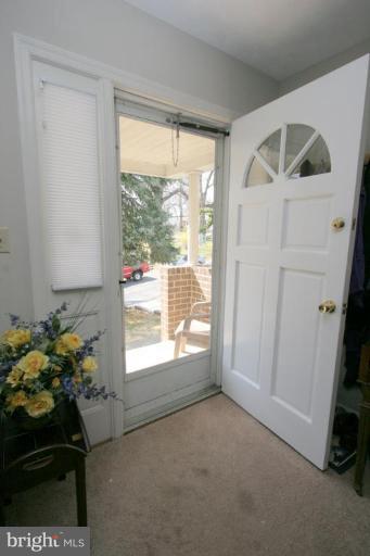 11905 Colin Road Silver Spring, MD 20906 - Photo 3 of 30 Entrance / Foyer