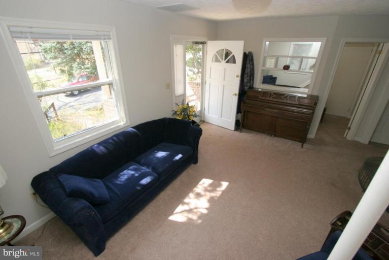 11905 Colin Road Silver Spring, MD 20906 - Photo 4 of 30 Living Room #2