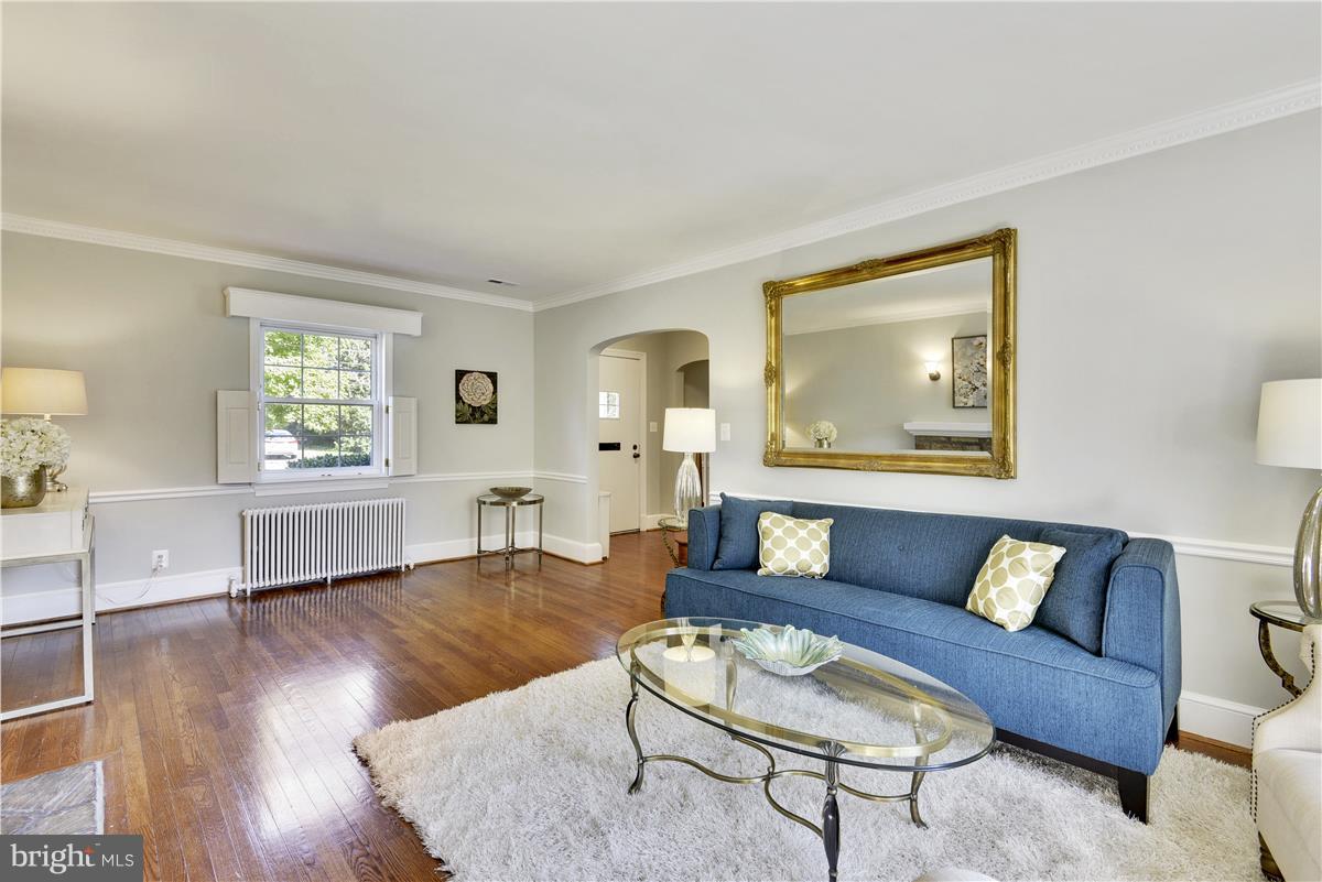 4732 24th Road North Arlington, VA 22207 - Photo 2 of 30 Living Room