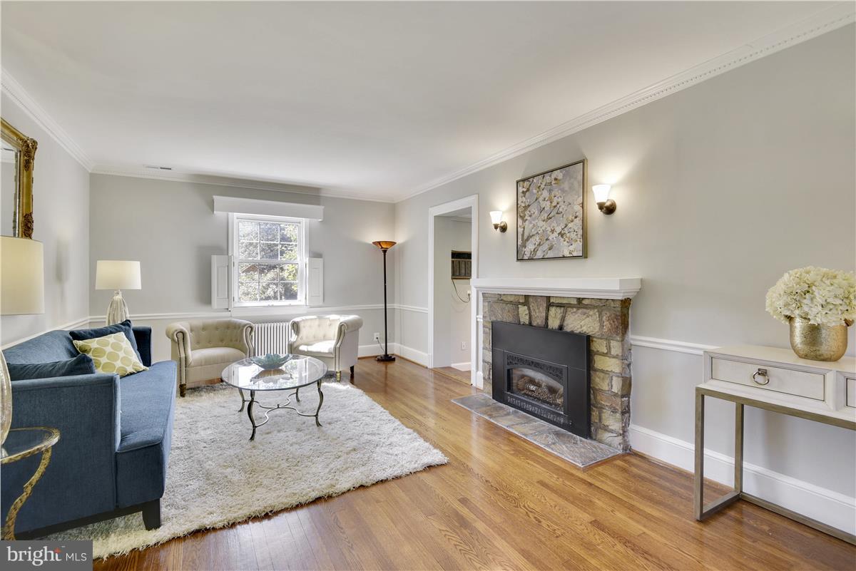 4732 24th Road North Arlington, VA 22207 - Photo 3 of 30 Living Room