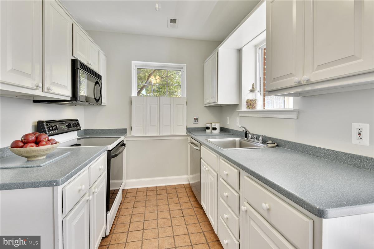 4732 24th Road North Arlington, VA 22207 - Photo 7 of 30 Kitchen