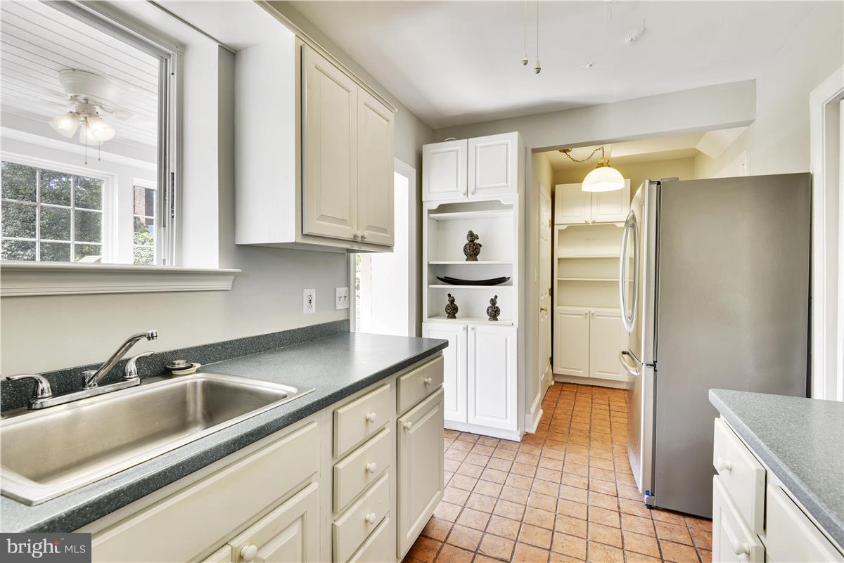 4732 24th Road North Arlington, VA 22207 - Photo 8 of 30 Kitchen