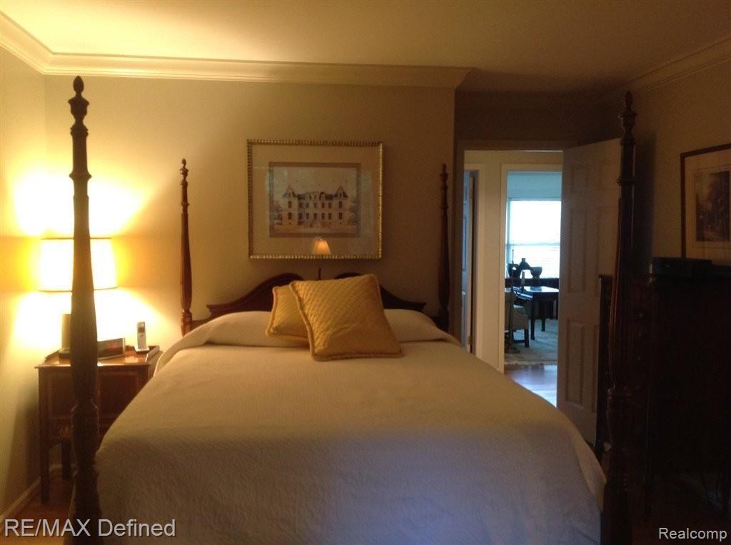 1423 Oakstone Drive Rochester, MI 48309 - Photo 14 of 23 Private master suite