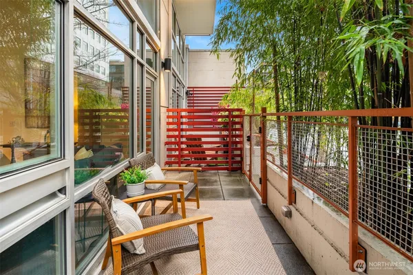 $525,000 | 401 9th Avenue North, Unit 102, Seattle, WA 98109