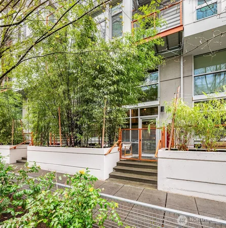 $525,000 | 401 9th Avenue North, Unit 102, Seattle, WA 98109
