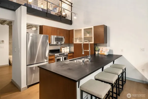 $525,000 | 401 9th Avenue North, Unit 102, Seattle, WA 98109