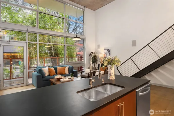 $525,000 | 401 9th Avenue North, Unit 102, Seattle, WA 98109