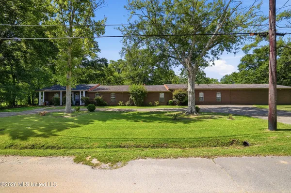 $199,990 | 3518 Hemlock Avenue, Moss Point, MS 39563