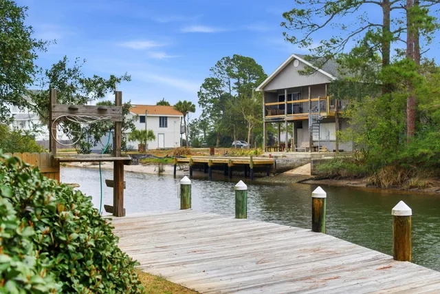 $435,000 | 1682 College Parkway, Gulf Breeze, FL 32563