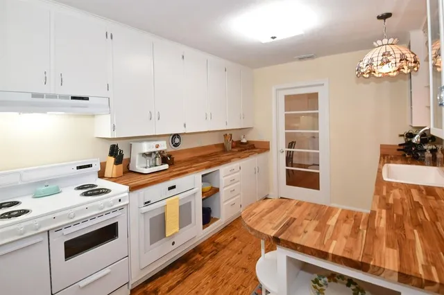 $795,000 | 160 Bayshore Drive, Terra Ceia, FL 34250