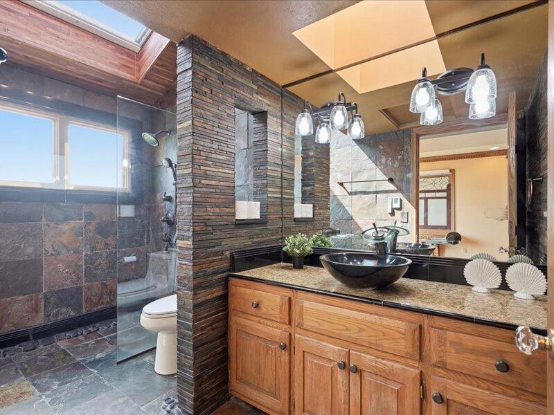 700 Waters Edge Road, Unit 23 Caledonia, WI 53402 - Photo 21 of 60 Upper Full Bath
