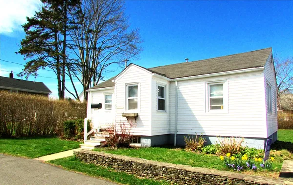 $3,000 | 35 Rosa Road, Middletown, RI 02842