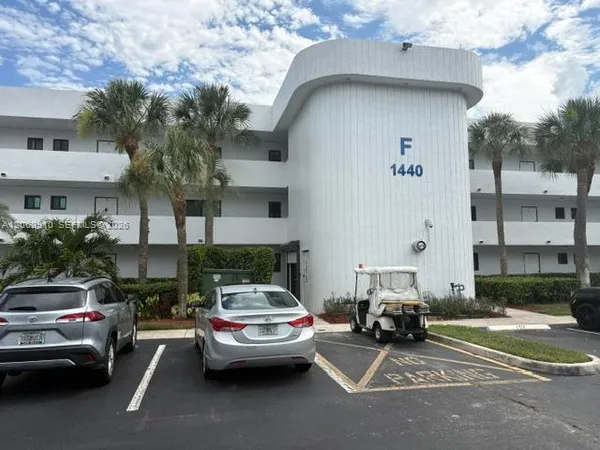 $2,300 | 1440 Sheridan Street, Unit 5F, Hollywood, FL 33020