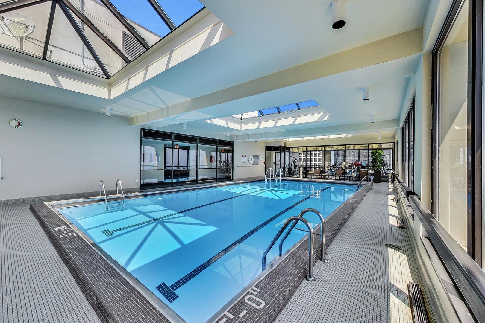 360 East Randolph Street, Unit 1007 Chicago, IL 60601 - Photo 19 of 28 a dining room with furniture