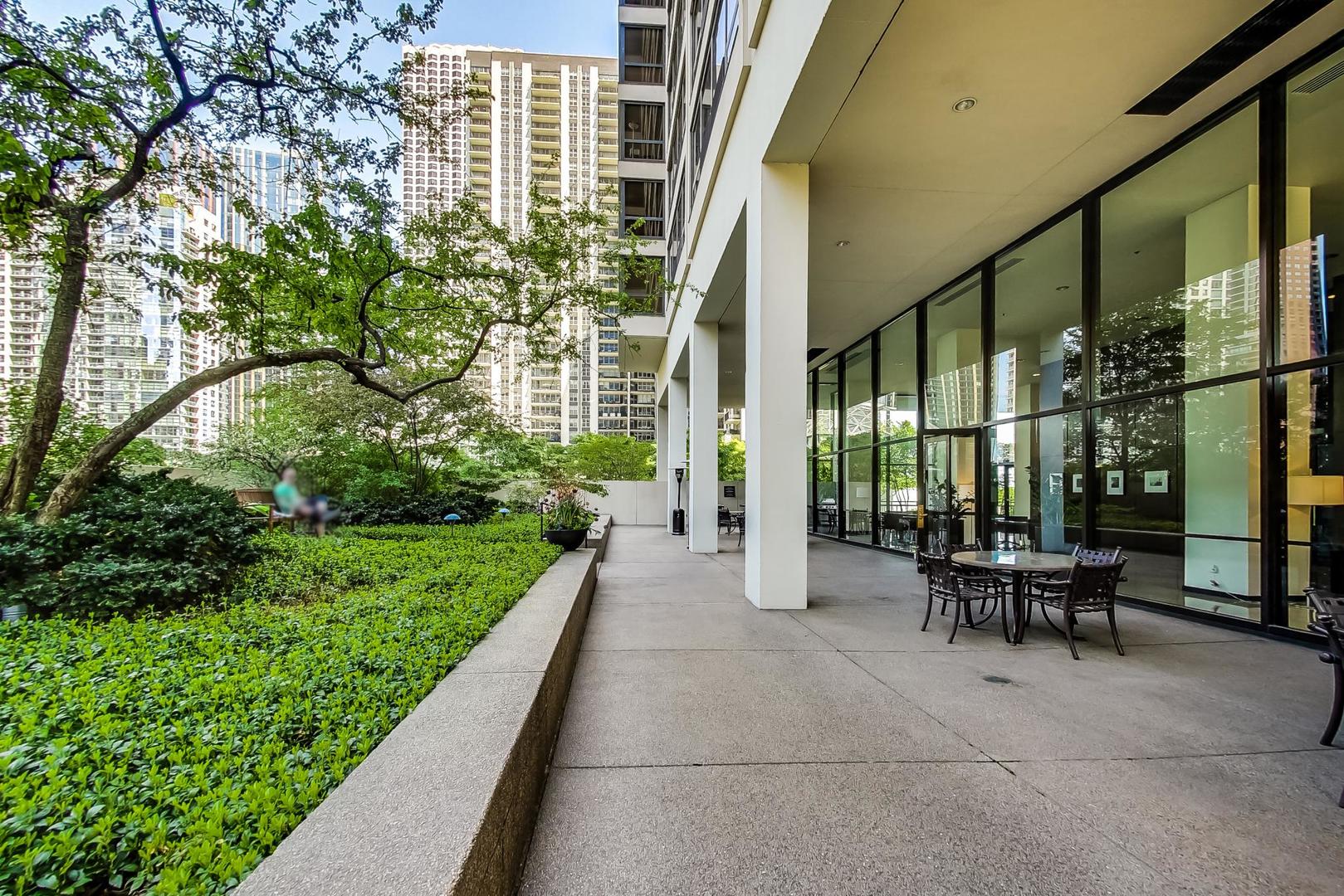 360 East Randolph Street, Unit 1007 Chicago, IL 60601 - Photo 23 of 28 a view of a patio with chairs and plants