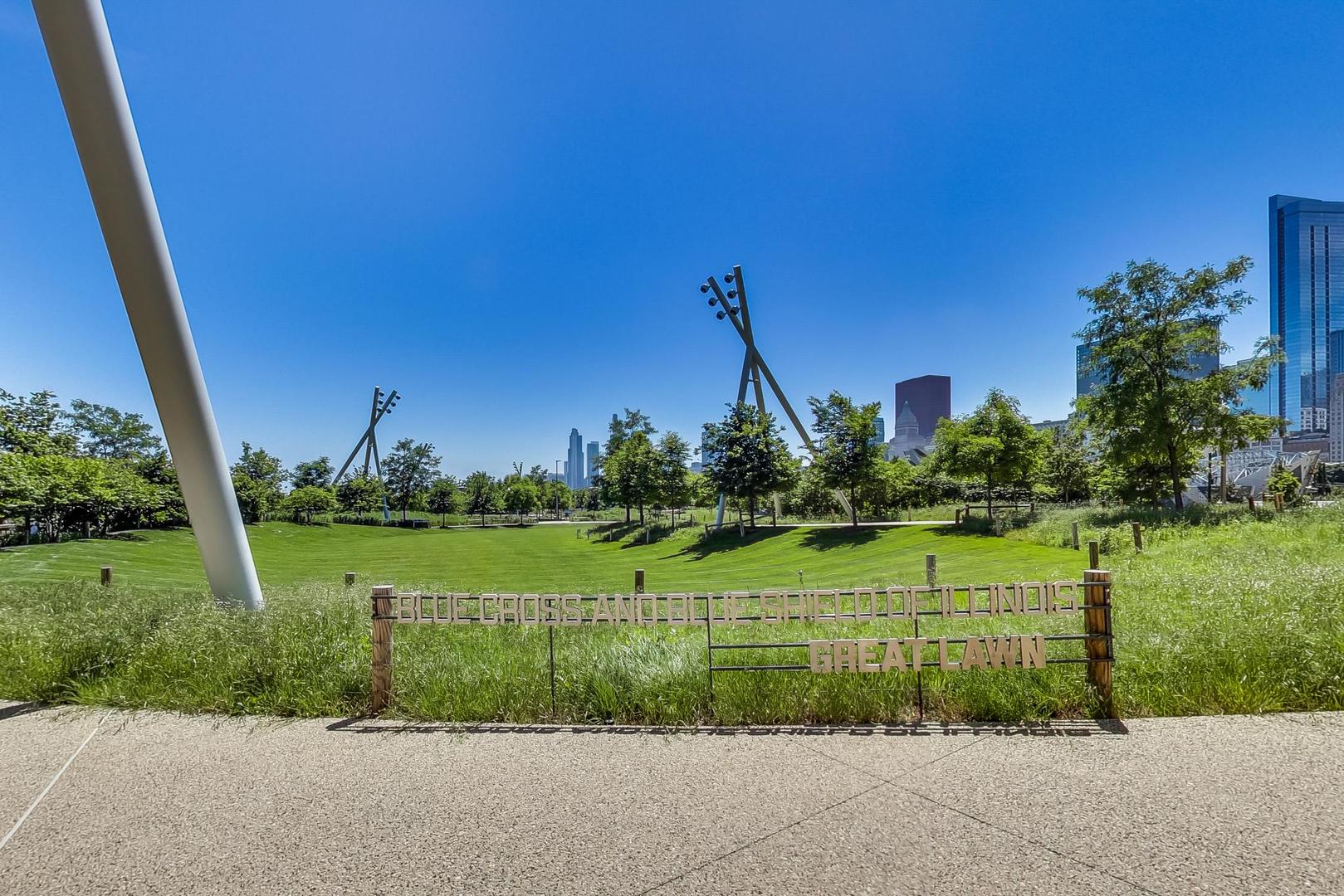 360 East Randolph Street, Unit 1007 Chicago, IL 60601 - Photo 26 of 28 a view of a park