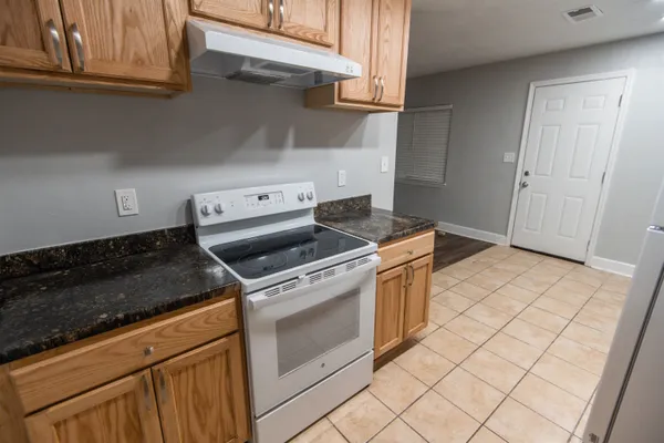 $1,225 | 3196 North Ridge Road, Tallahassee, FL 32305