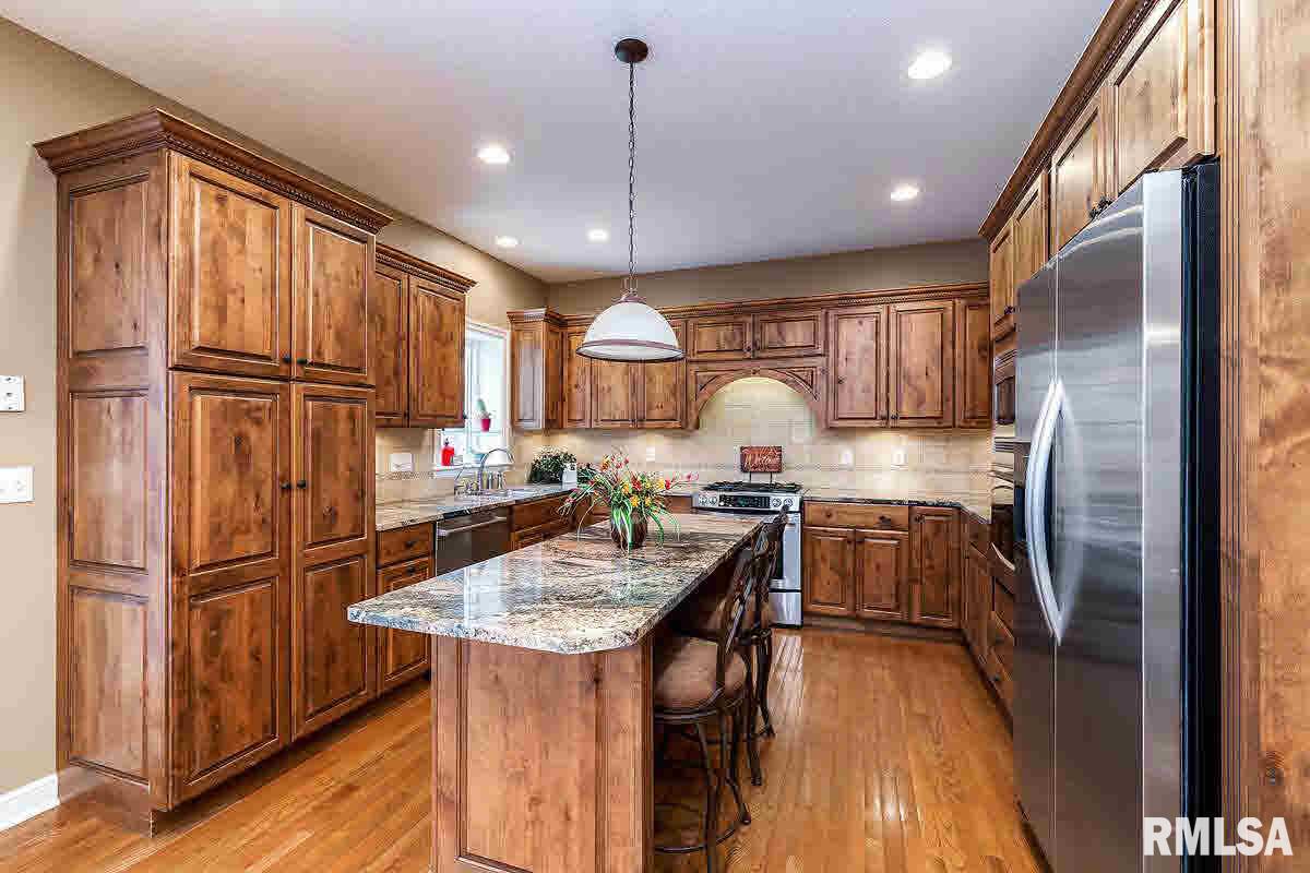 6859 Little Cabin Road Bettendorf, IA 52722 - Photo 8 of 24 Gallery Image 8