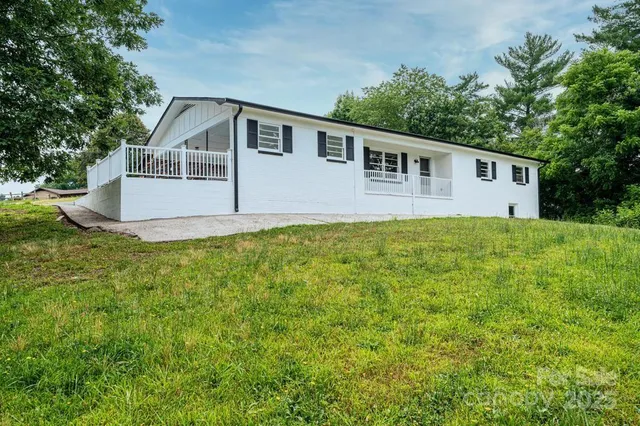 $309,900 | 3398 Shamrock Heights, Hudson, NC 28638