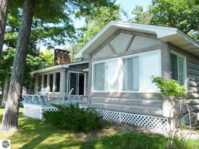 8763 Skegemog Point Road Williamsburg, MI 49690 - Photo 21 of 32 1787986-20.JPG