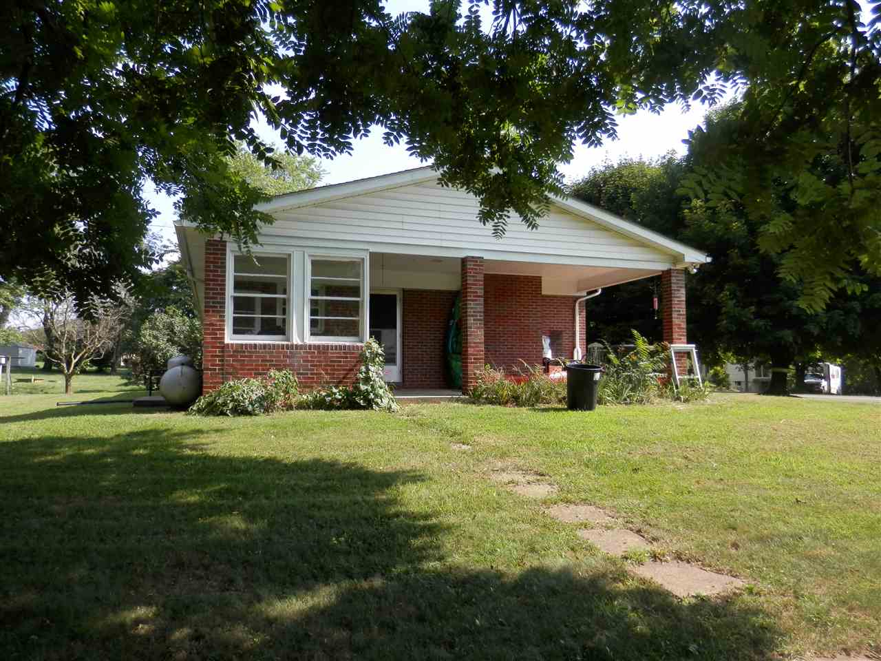 585 Rittenour Road Edinburg, VA 22824 - Photo 3 of 18 a front view of a house with a garden