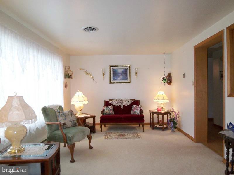 4149 Highland Ridge Road Berkeley Springs, WV 25411 - Photo 20 of 26 Living Room