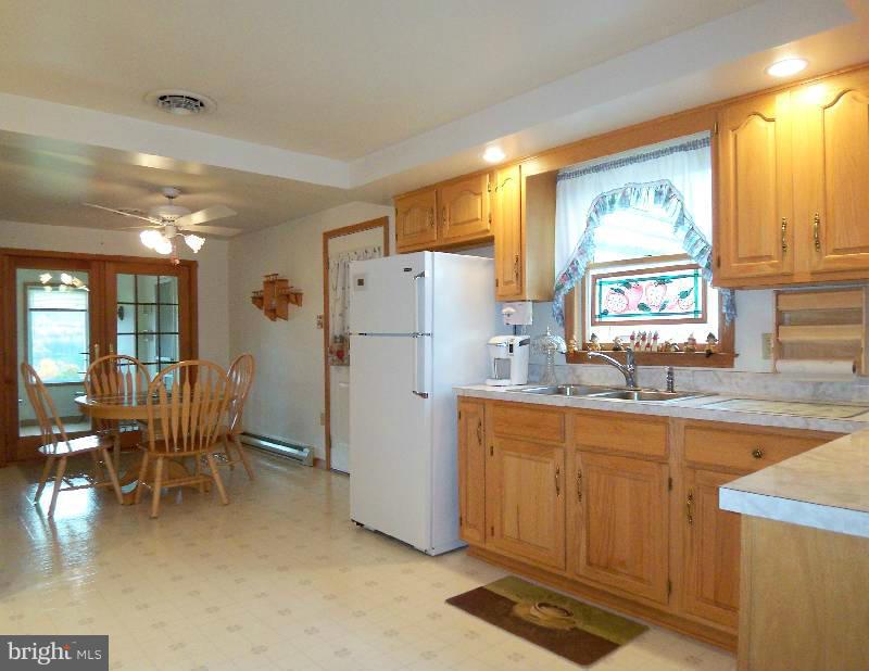 4149 Highland Ridge Road Berkeley Springs, WV 25411 - Photo 6 of 26 Kitchen
