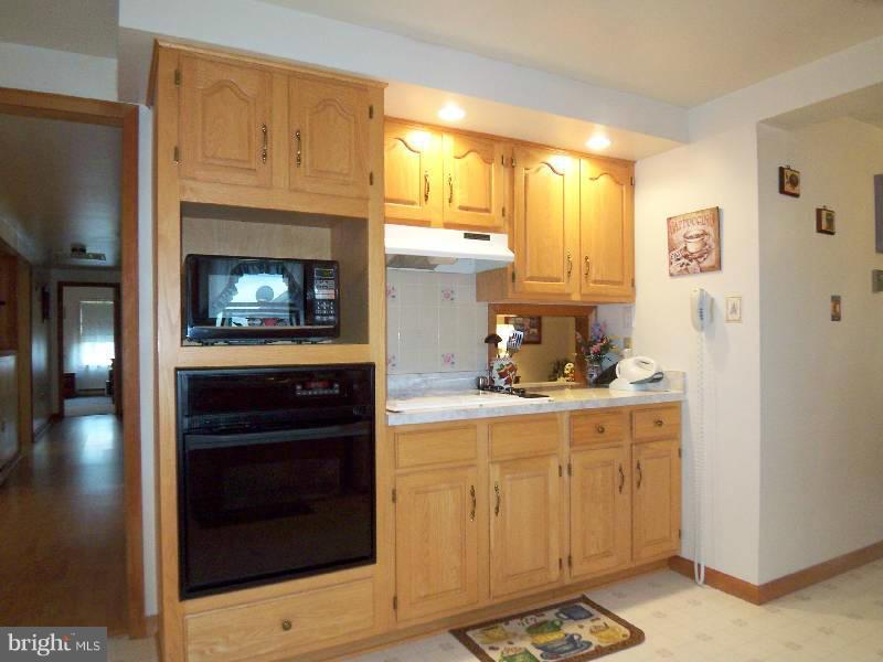 4149 Highland Ridge Road Berkeley Springs, WV 25411 - Photo 7 of 26 Kitchen