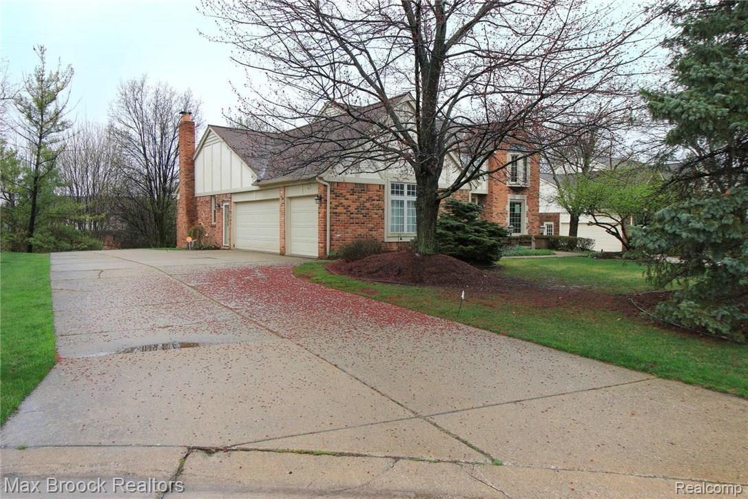 3251 Kilburn Road West Rochester, MI 48306 - Photo 4 of 53 C4FC10E9-1CBC-4CAD-B456-2CF97841CA40.jpeg