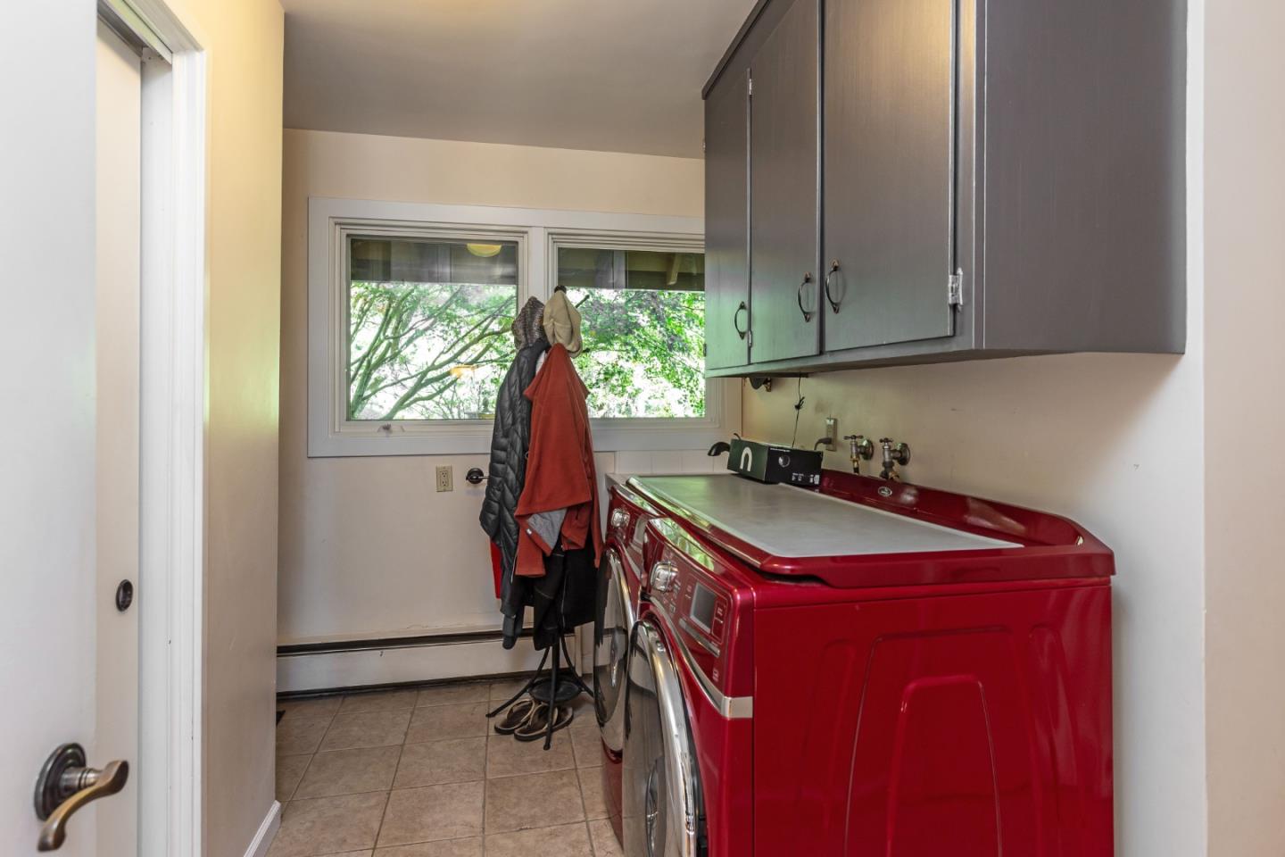 25255 Apple Hill Road Los Gatos, CA 95033 - Photo 23 of 47 a utility room with washer and dryer