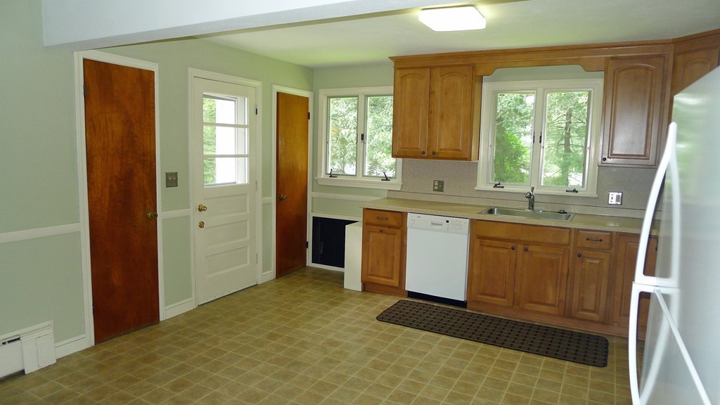271 Newton Road Springfield, MA 01118 - Photo 12 of 30