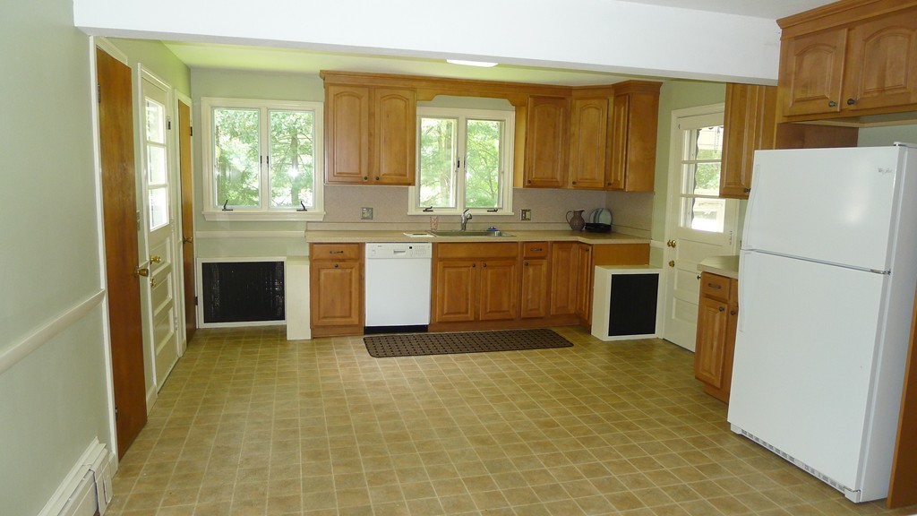 271 Newton Road Springfield, MA 01118 - Photo 14 of 30