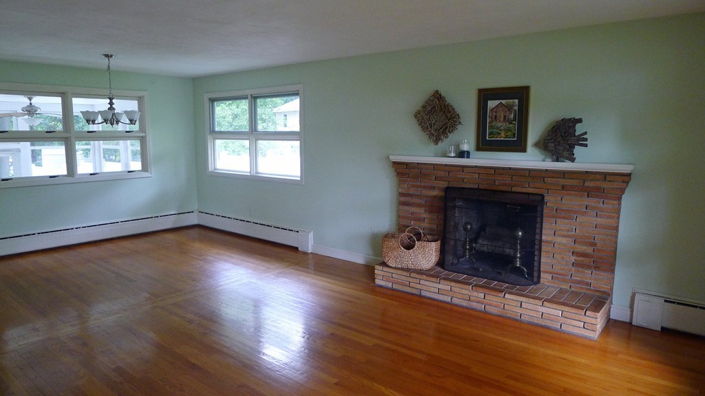271 Newton Road Springfield, MA 01118 - Photo 5 of 30