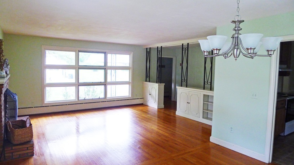 271 Newton Road Springfield, MA 01118 - Photo 7 of 30