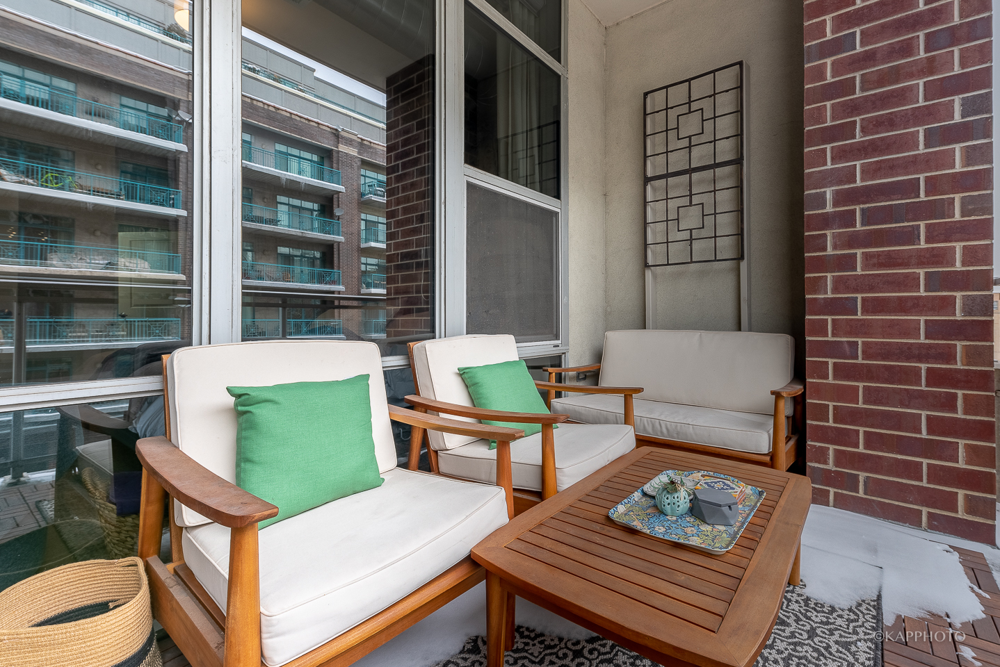 901 West Madison Street, Unit 512 Chicago, IL 60607 - Photo 11 of 36 a living room with furniture and a rug