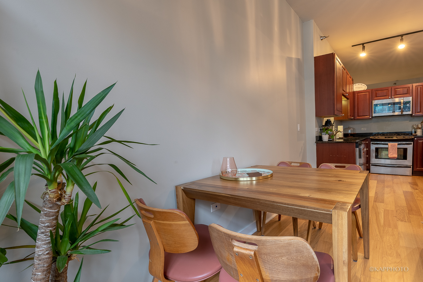 901 West Madison Street, Unit 512 Chicago, IL 60607 - Photo 14 of 36 a dining room with furniture and a potted plant