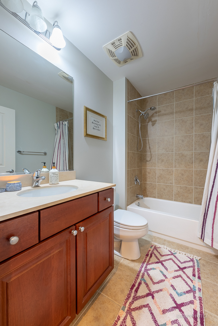 901 West Madison Street, Unit 512 Chicago, IL 60607 - Photo 27 of 36 a bathroom with a sink a toilet and shower